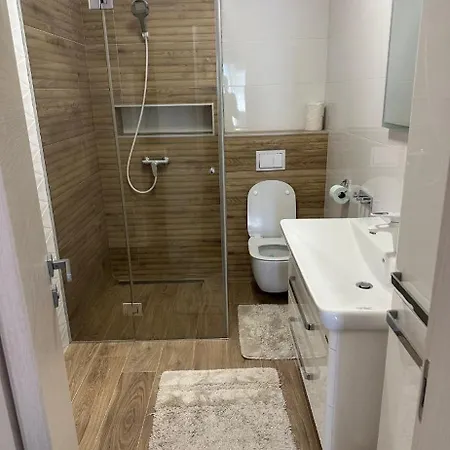 Deluxe With Garage, Appartamento