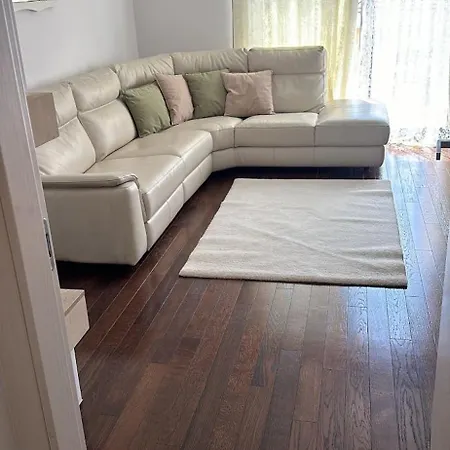 Deluxe With Garage, Zara