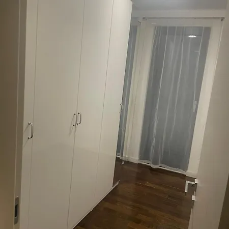 Deluxe With Garage, Appartamento